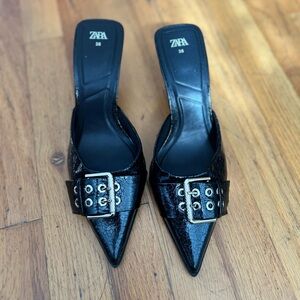 Zara kitten heel in black with silver detail size 38/7.5